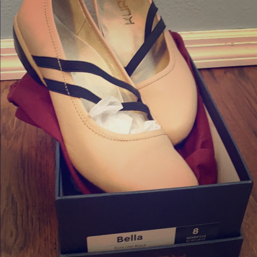 Kuru size 8 Bella ecru and black